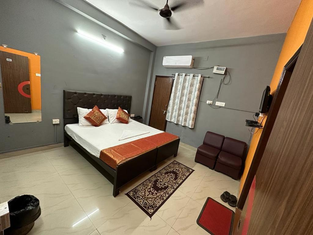 Hotel Aparajita Benares Buitenkant foto