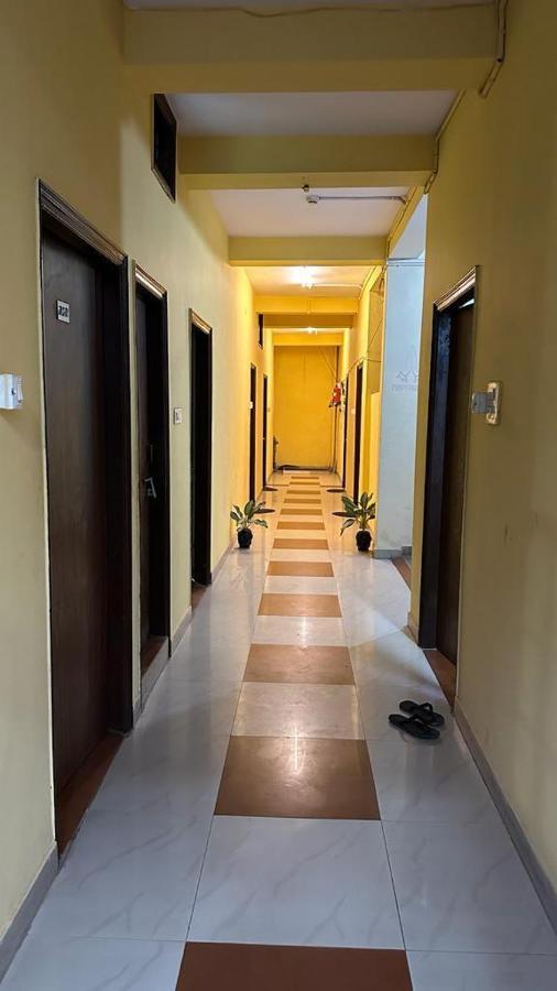 Hotel Aparajita Benares Buitenkant foto