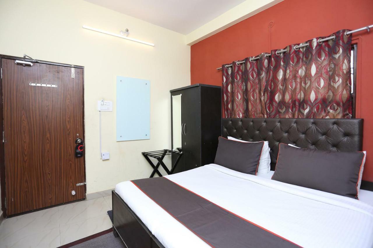 Hotel Aparajita Benares Buitenkant foto