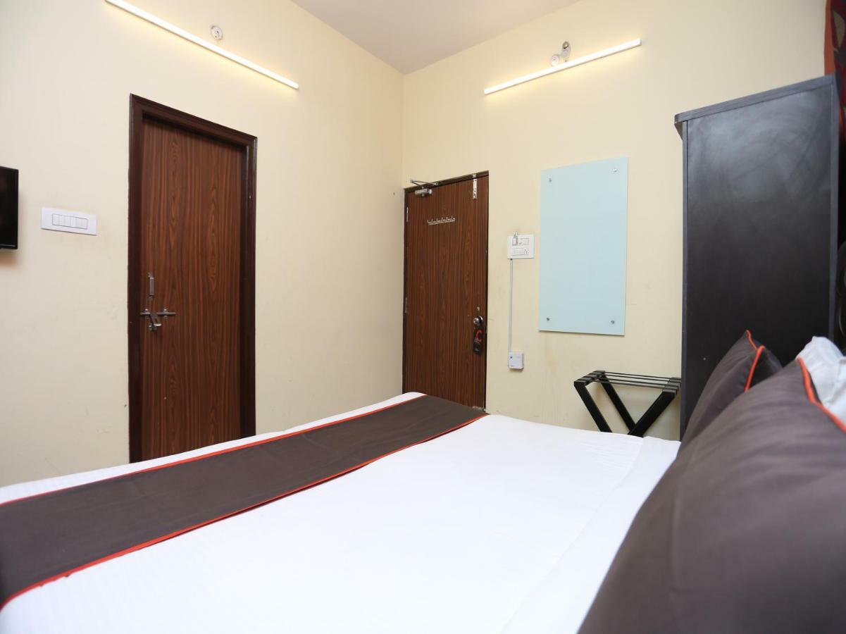 Hotel Aparajita Benares Buitenkant foto