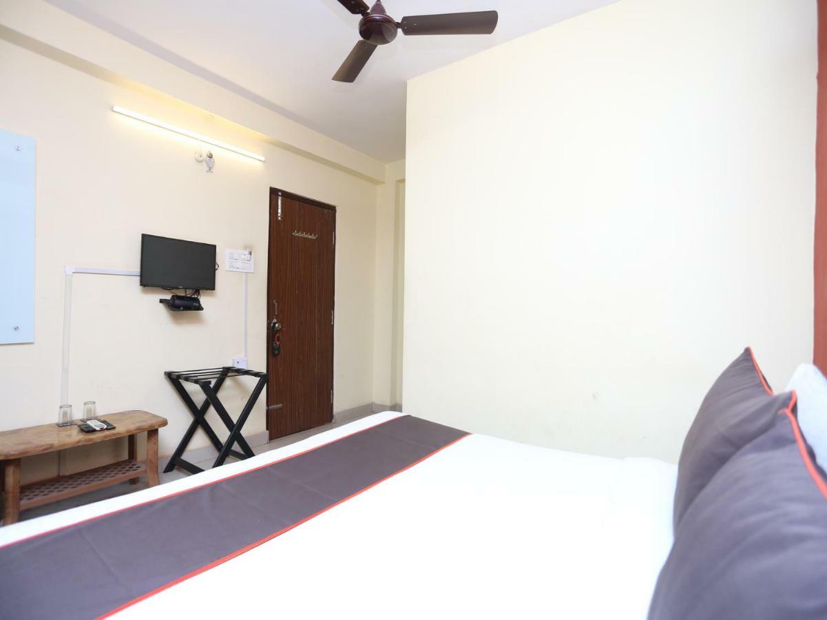 Hotel Aparajita Benares Buitenkant foto